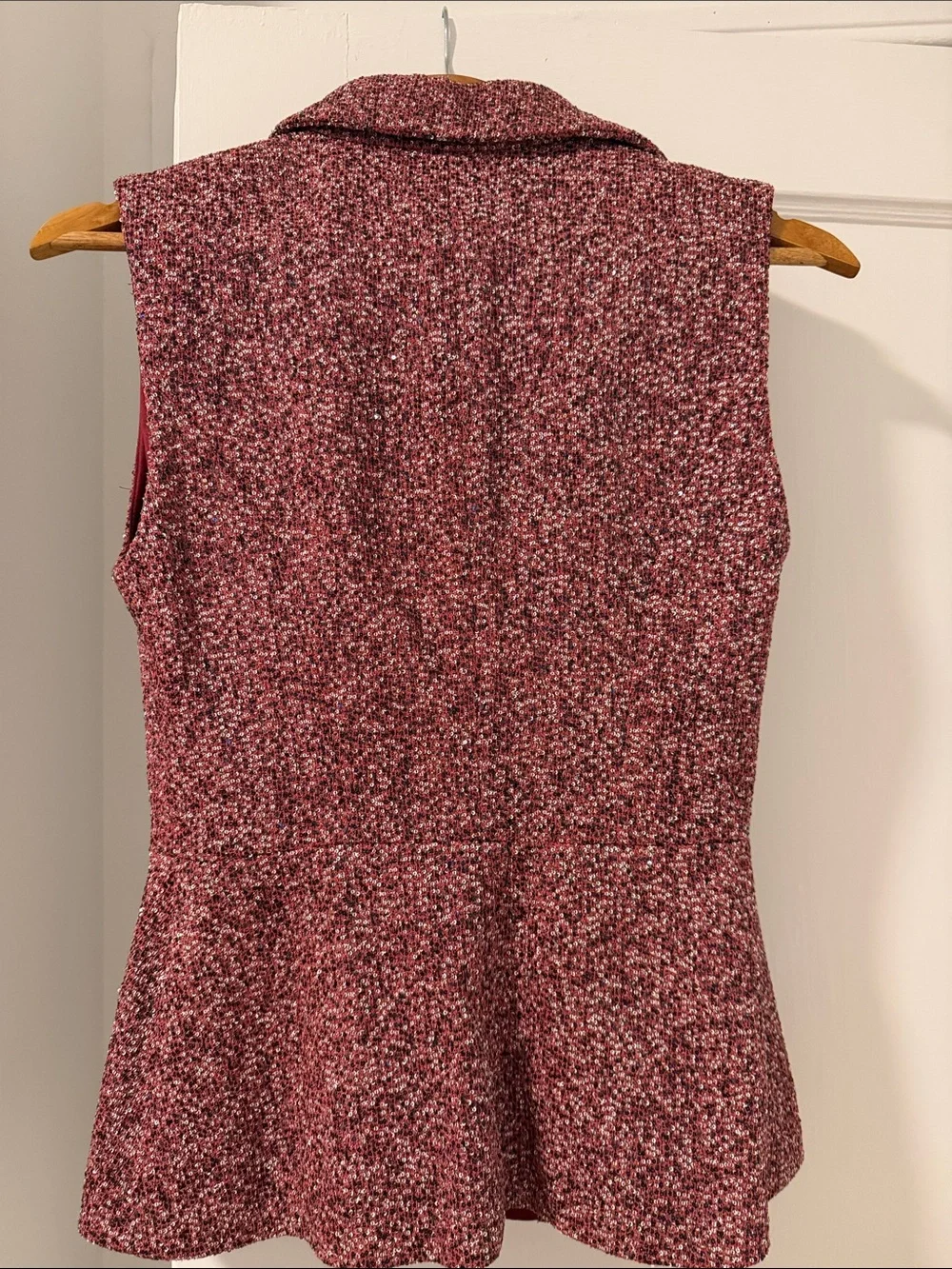 CHANEL Rose-Red Tweed Sleeveless Vest Jacket